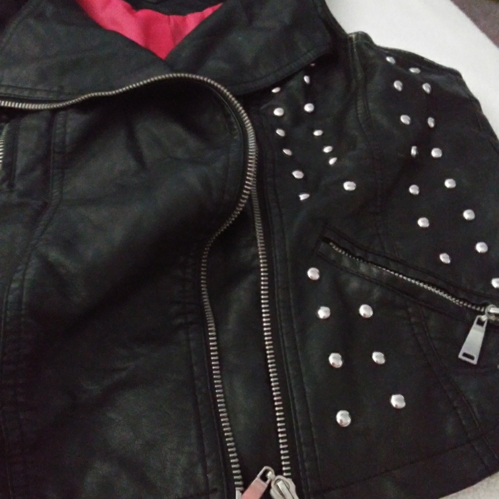 Vest - Picture 7 of 8